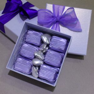 Kare Küçük Beyaz Kutu