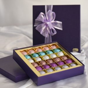 Mor Deri Oluklu Plakalı Kutu Sargılı Çikolata